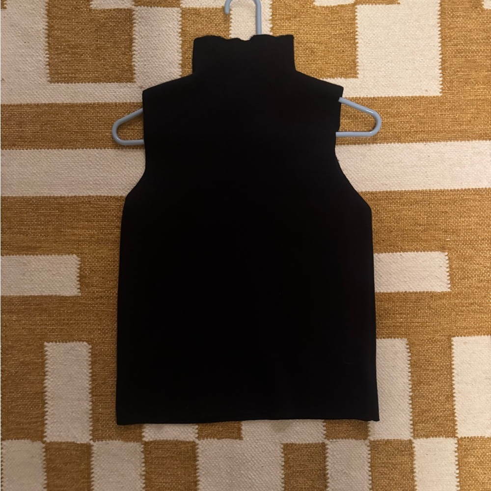 Ellen Tracy Black Sleeveless Top